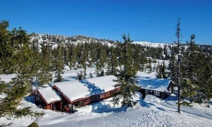 Sjusjoen Cabin | Family-friendly cabin at Sjusjøen with ski trails, sauna and fireplace