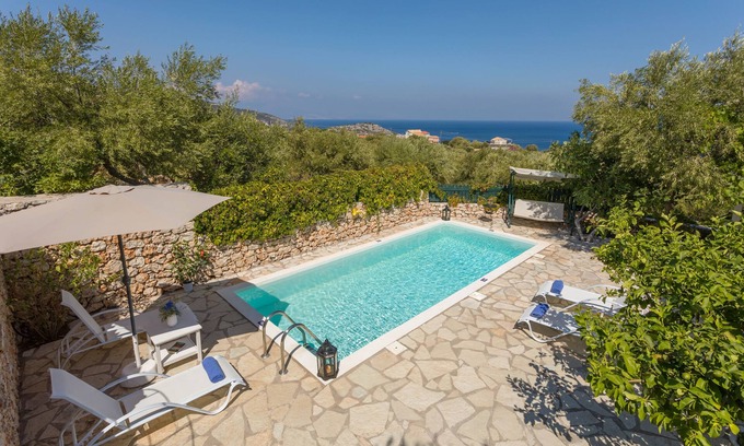 Korithi House | Family Friendly Charming Cottage with private pool