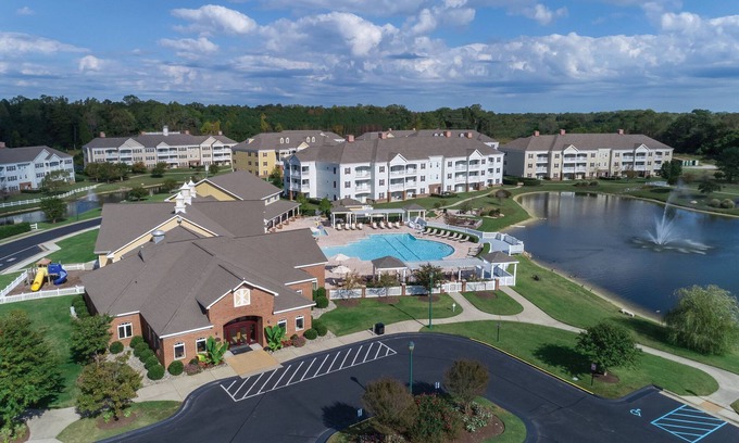 Williamsburg Resort | Family-Friendly Condos w/beautiful pools, games, and miniature golf