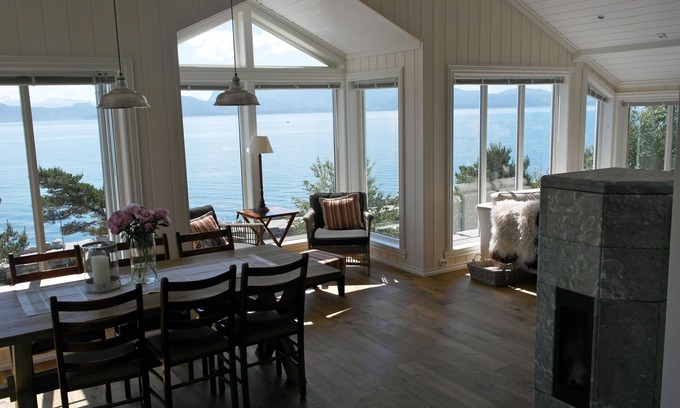 Strandvik House | Family-friendly cottage by the sea with fantastic views.