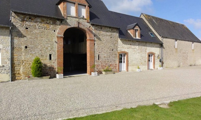 Ravenoville Cottage | Family-Friendly Farmhouse Near Utah Beach with a Spacious Garden and Shared Playground