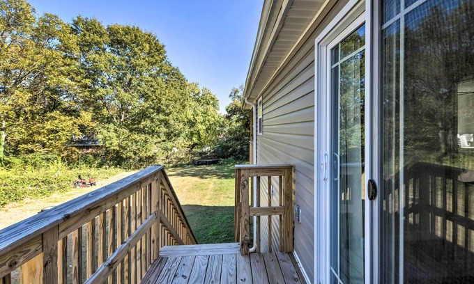 Greer House | Family-Friendly Greer Home w/ Balcony & Yard!