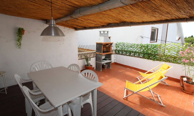Deltebre House | Family-Friendly House with Wi-Fi, Pet-Friendly, Optional A/C, Near Dog Beach