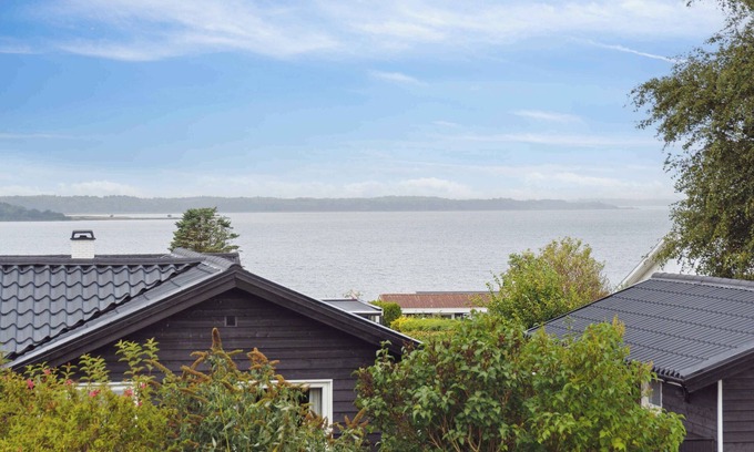 Olsted House | Family-friendly house with a view of the fjord