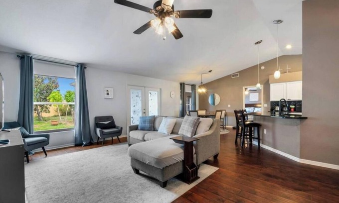 Nichols House | Family Fun Haven: 3 Bed/2 Bath/6 Mi to Legoland/Pet Friendly!