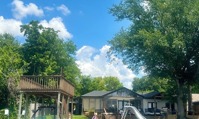 Willis House | Family fun Lake House on the Shores of Beautiful Lake Conroe with boat slips