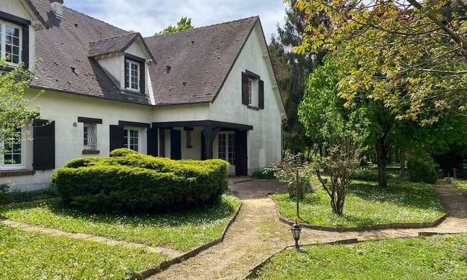 Huisseau-sur-Mauves House | Family home, its park and streams, on the route des Châteaux
