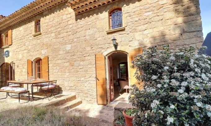 Miramas House | Family home on the heights of Miramas-Le-Vieux in the heart of Provence