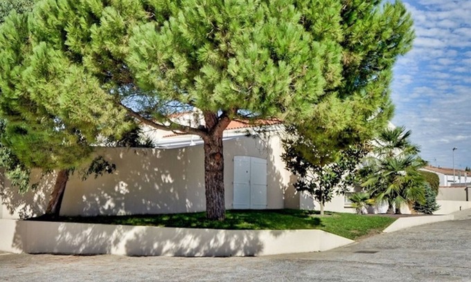 Puilboreau House | Family home with heated pool and garden