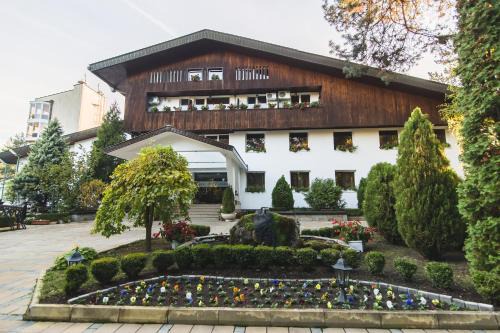 Pirdop Hotel | Family hotel Borova Gora