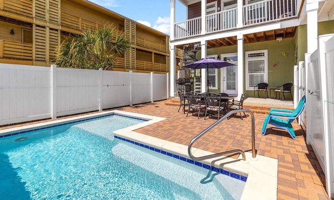 Bel Air House | Family retreat. 50yd to beach. Private Pool, 2 living, wet bar, walk to dining