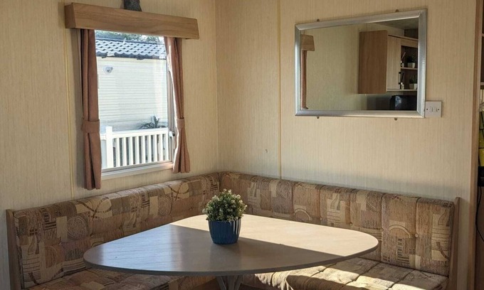 Hayling Island House | Family Static Caravan in Hayling Island – Sleeps 8 – Beach & Park Access
