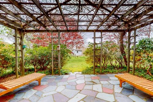 Barnstable House | Family Tides
