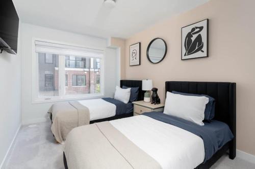 Erin Mills House | Family Townhouse in Erin Mills