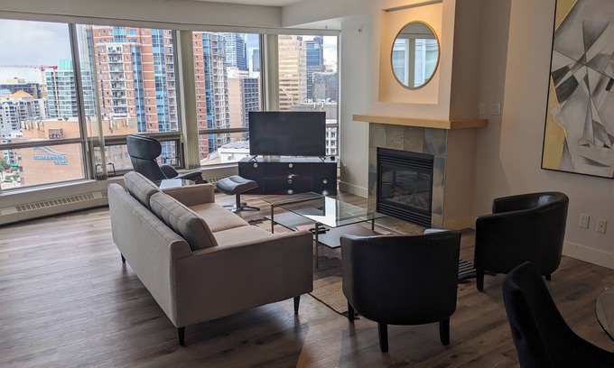 Downtown Calgary Condo | FANTASTIC DT Calgary Condo with great views in a great building!