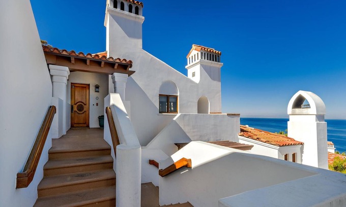 Avalon Condo | Fantastic Fall Special Rates.