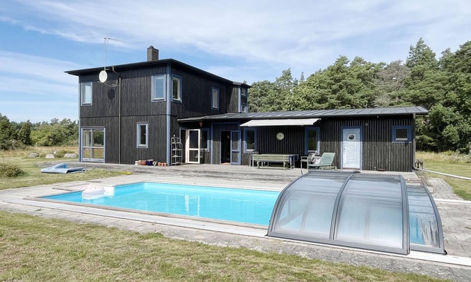 Byxelkrok House | Fantastic house with pool and tennis court near Byxelkrok | SE04053