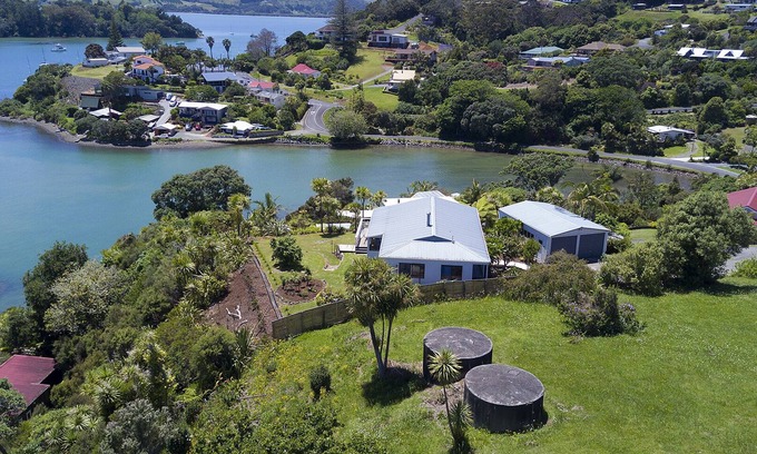 Mangonui House | Fantastic views in peaceful setting overlooking Mangonui Harbour