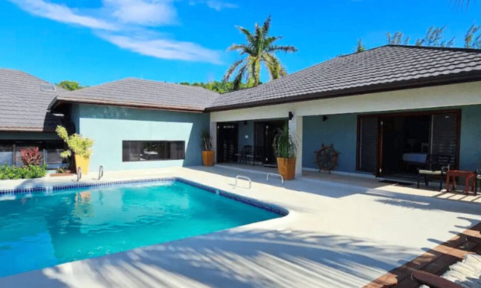 Ocho Rios Villa | Fantasy Villa, Bengal Bay Snorkeling and swimming steps from the villa