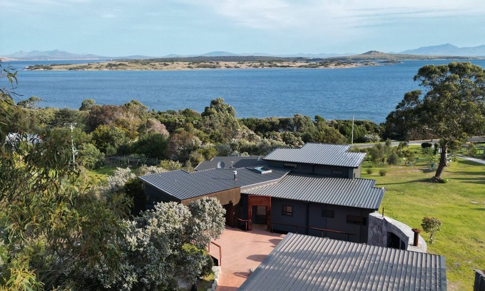 Lady Barron House | FARAWAY on Flinders Island