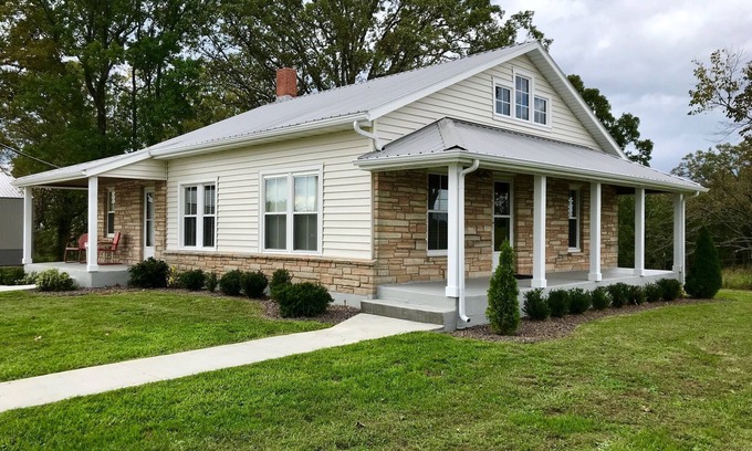 Rolla Other | Farmhouse at Lake View Farm near Fugitive Beach