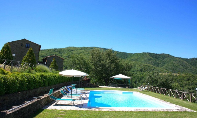 Pieve di Chio Villa | Farmhouse on the border between Tuscany and Umbria, situated in a hilly and panoramic position. Equi