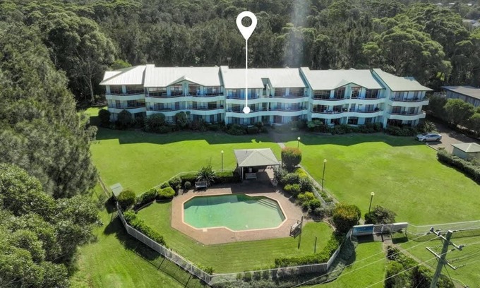 Mollymook Beach Apartment | Fathoms 8 Summary: Fi