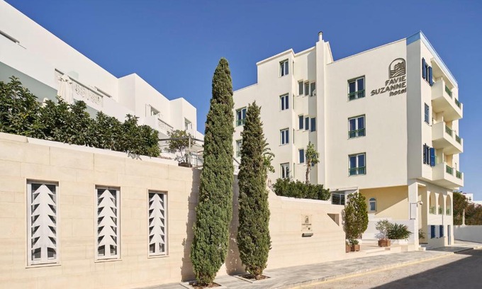 Tinos Town Hotel | Favie Suzanne