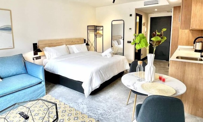 Almendrales Apartment | FD/ Luminous Studio. First qualities. Parking. TV