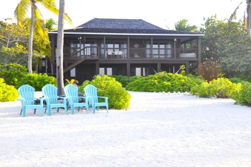 Tibbett's Turn Apartment | Featherstone Upstairs Apartment, Cayman Brac