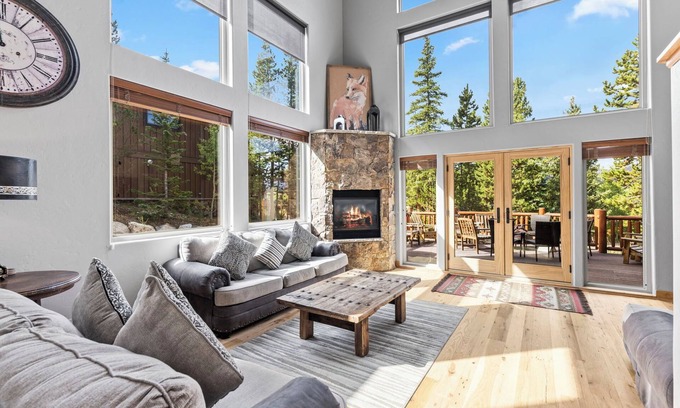 Woodmoor House | Feel on Top of the World at The Fox Den Retreat! Private Hot Tub and Views!