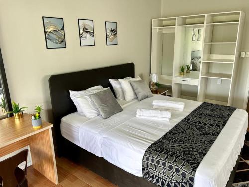Nuku'alofa House | Feiloakimisi Retreat King Ensuite with Private Veranda Free Parking