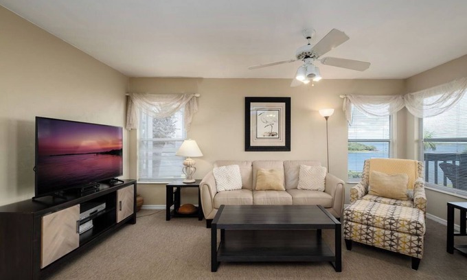 Cedar Key Condo | Fenimore Mill 5C - Sunrises, Pool & Hot Tub!