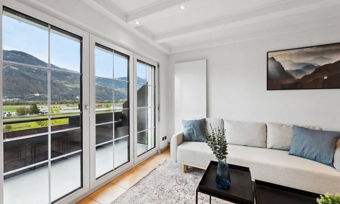 Sevelen Apartment | FENUS View over Liechtenstein | Parking | Kitchen