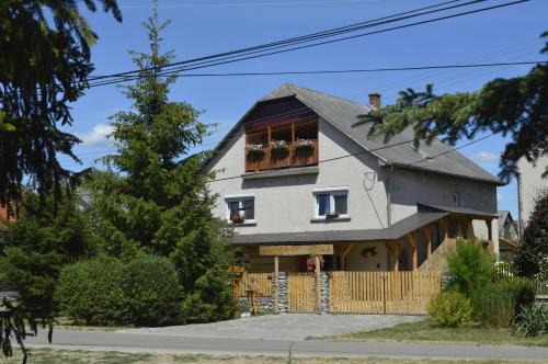Szilvasvarad House | Fenyőfa vendégház