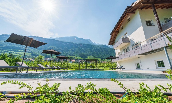 Tramin Apartment | Ferienwohnung Zwerger, NEU ab Mai 2024 Pool mit Salzwasser im Südgarten