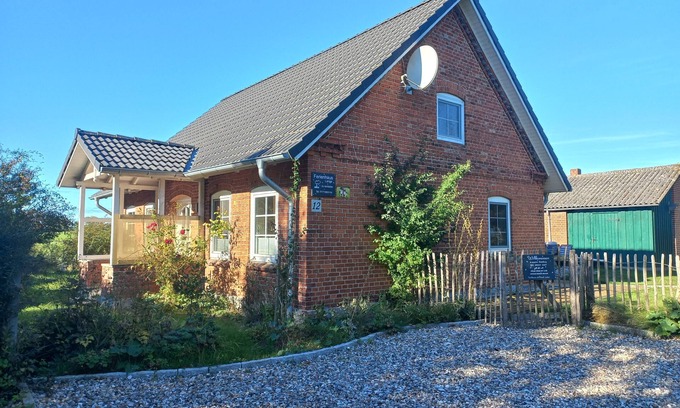 Sutel House | Ferienhaus für 6 Gäste mit 90m² in Sütel