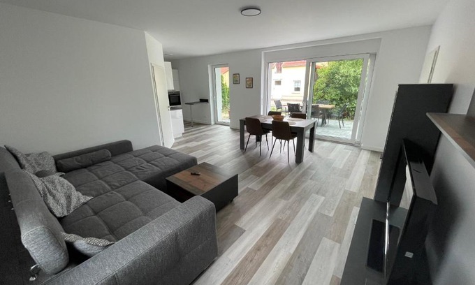 Senftenberg Apartment | Ferienhaus Helfert FeWo 1 mit großer Terrasse