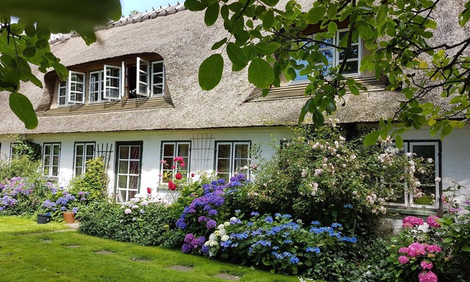 Kegnæshøj Apartment | Ferienhof SONDERBYGAARD: cozy dormer apartment for couple or small group. Family