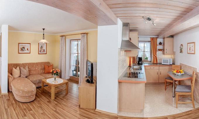 Kreuzfeld Apartment | Ferienwohnung 1 für 2 Personen mit Balkon, 47 m²