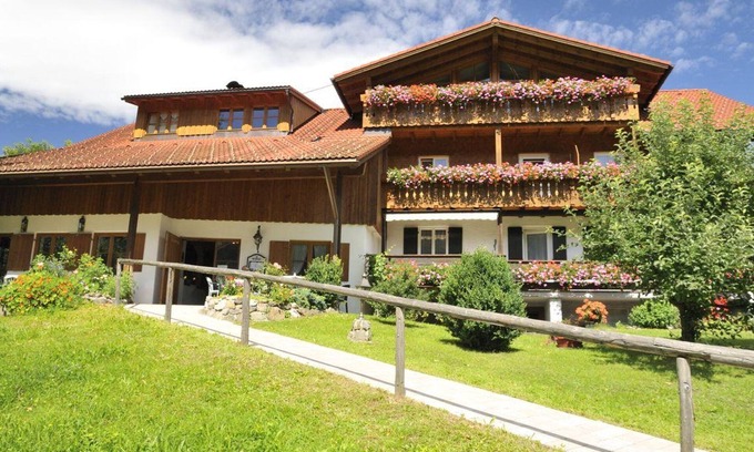 Vorderhindelang Apartment | Ferienwohnung - Café Mali - Ferienwohnung mit Südbalkon