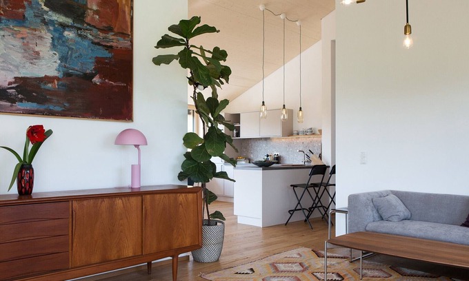 Chieming Apartment | Ferienwohnung KATHI - 1-4 Personen, 2 separate Schlafzimmer, 84 qm, überdachte Loggia, 1.OG