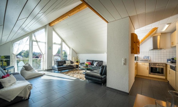 Schienen Apartment | Ferienwohnung Lea