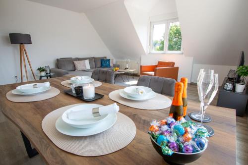 Korbecke Apartment | Ferienwohnung Möhnesee - zentral, stilvoll und ruhig mit Balkon und Boxspringbetten