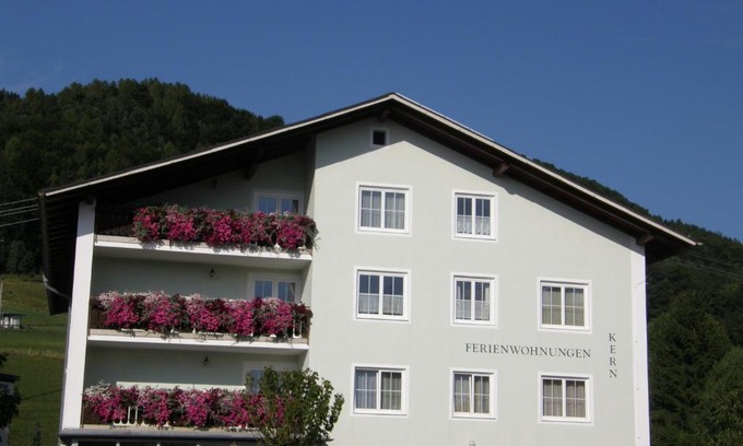 Weyregg am Attersee Apartment | Ferienwohnungen Kern
