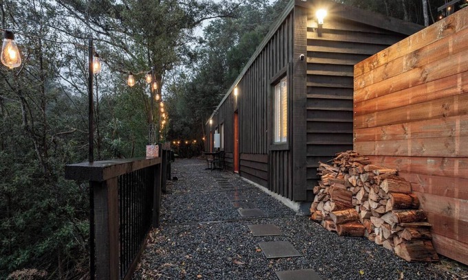 Hobart Cabin | Fernvale Cottage An Enchanting Mountainside Oasis