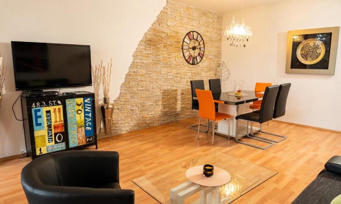 Sandershausen Apartment | Fewo Art City-Studio Kassel 10, groß, modern, citynah, kostenfreie Parkplätze, Süd-Balkon, ruhig, Herkulesblick, voll ausgestattet