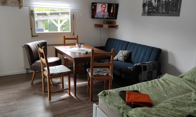 Rhynern Apartment | FeWo Clemens - Wohnküche + 2 Schlafräume + Bad + Terrasse