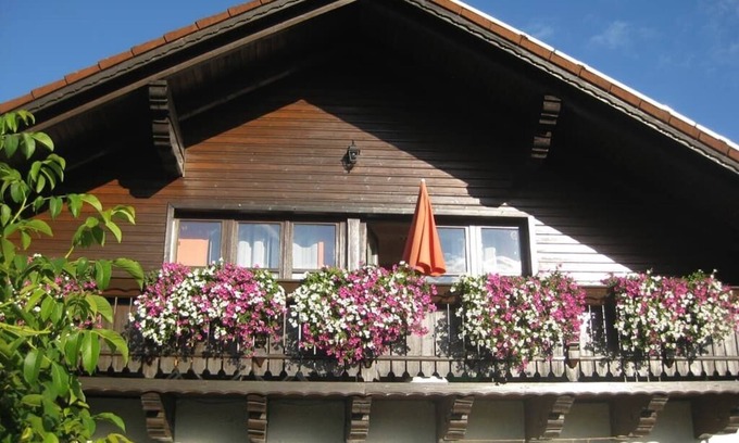 Waldmuenchen Apartment | Fewo mit großem Garten mit zwei Terrassen, Liegewiese und Grillmöglichkeit