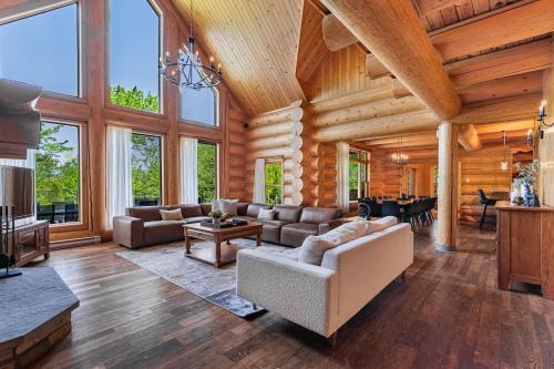 Fiddler Lake Resort Ski Chalet | Fiddler Lake Resort Private Pool Hot Tub